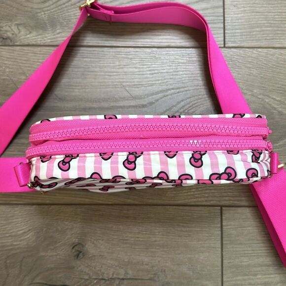 Hello Kitty Pink Bow Crossbody Cosmetic Vinyl Travel Bag - Picture 6 of 13